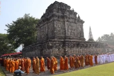 Prosesi Waisak dari...