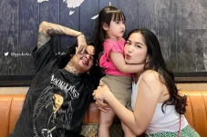 Anak Young Lex Dibawa...