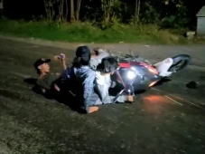Serangan Lembing Batu...
