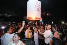 Ganjar Terbangkan Lampion...