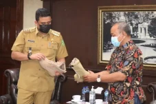 Digagas Bobby Nasution,...