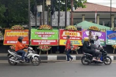 Karangan Bunga Dukung...