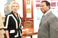 Terima Kunjungan Dubes...