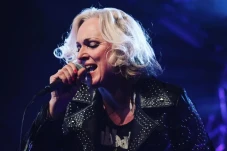 Liv Kristine, Vokalis...
