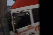 Truk Sumbu 5 Kecelakaan...