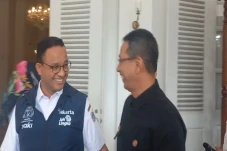 2 Kebijakan Heru yang...