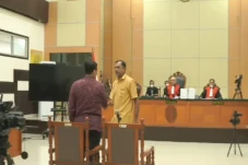 Hakim Bilang Salaman...