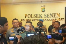 Oknum TNI AD yang Tusuk...