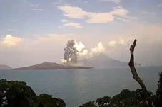 Gunung Anak Krakatau...