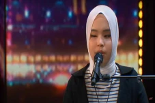 Putri Ariani, Alumni...