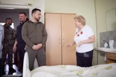 Zelensky Sambangi Kherson,...