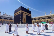 Arab Saudi Meluncurkan...