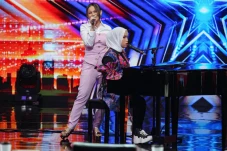 Duet Bareng Putri Ariani...