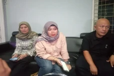 Ketua dan Bendahara...