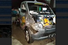 2 Pikap Tabrakan di...