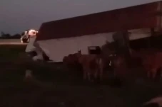 4 Kendaraan Kecelakaan...