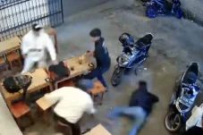 Heboh! Pengunjung Warkop...