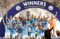 Juara Liga Champions,...