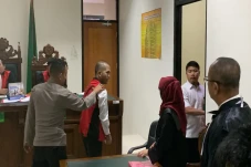 Ecky Listiantho Tersangka...