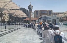 Demi Berkah Berdoa di...
