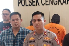 Beraksi di Cengkareng,...