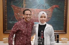 Putri Ariani Terharu...