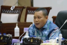 Wakil Ketua Komisi XI...
