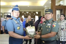Pangdam Brawijaya Serahkan...