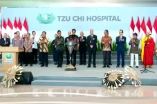 Resmikan Tzu Chi Hospital,...