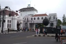 10 Tempat Belanja Murah...