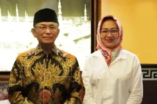 3 Jam Bertukar Pikiran,...