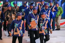 Bobby Nasution Ajak...