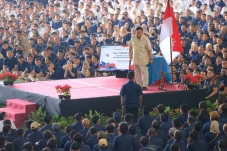 Momen Prabowo Disambut...