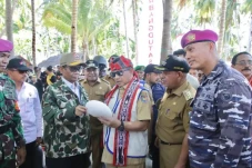 Mendagri Tito Temukan...