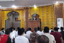 Jadi Khatib Salat Jumat...