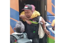 Inilah Mustiko, Petugas...