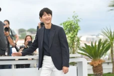 Song Joong Ki Dihujat...