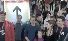 Presiden Jokowi Nonton...
