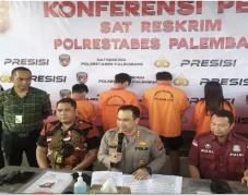 Jajakan Perempuan Layani...