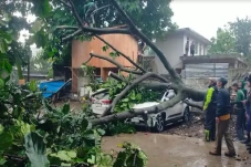 Hujan Deras dan Angin...