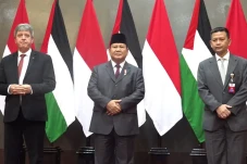 Menhan Prabowo Beri...