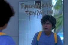 Hati-hati Berenang di...