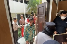 Pakai Batik di Ruang...