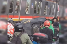 Mirip Angkot Ringsek...
