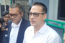 Usai Sepakat Bercerai,...