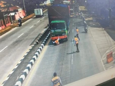 Viral! Detik-detik Petugas...