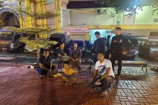 Gasak Ponsel di Stasiun...