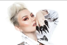 Mahal! Gaya Agnez Mo...