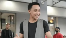 Jadi Vokalis Caffeine,...