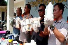 Polisi Bongkar Home...